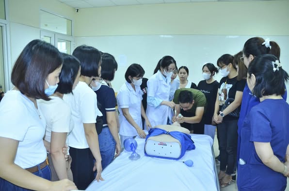 Tập huấn chuyên đề “Chẩn đoán ngừng tuần hoàn, hồi sức tim phổi (CPR) và quản lý đường thở”